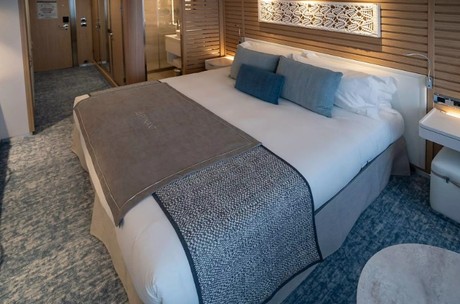 DELUXE STATEROOM