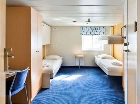 Triple cabin