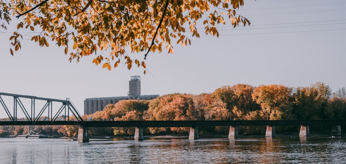 Feture image for Complete Mississippi River Experience - 23 Day River Cruise